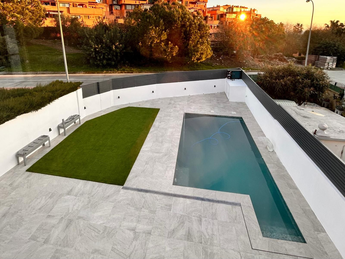 Detached Villa bilde 1