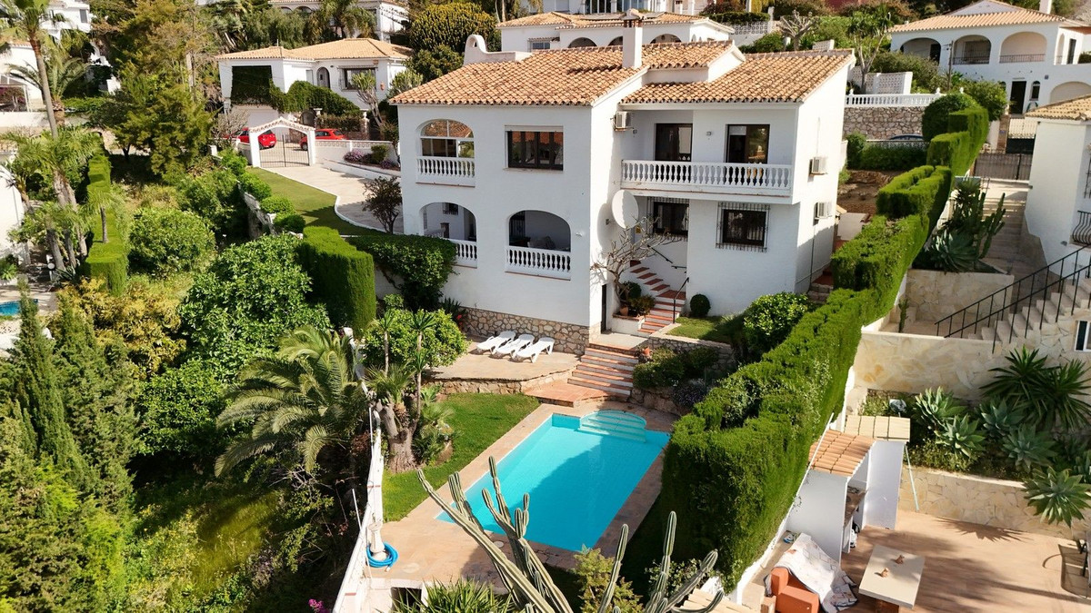 Detached Villa bilde 1