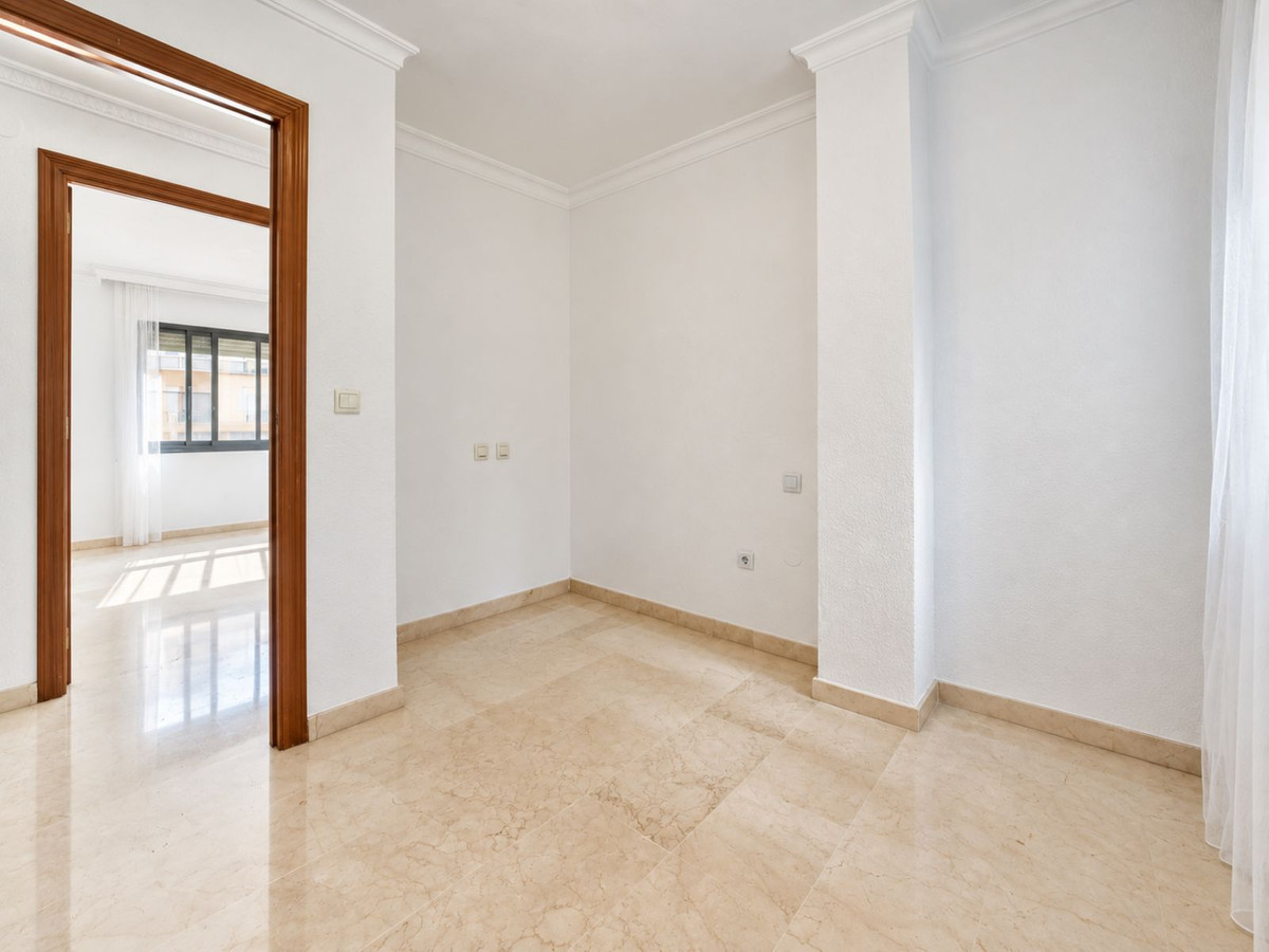 Middle Floor Apartment bilde 24
