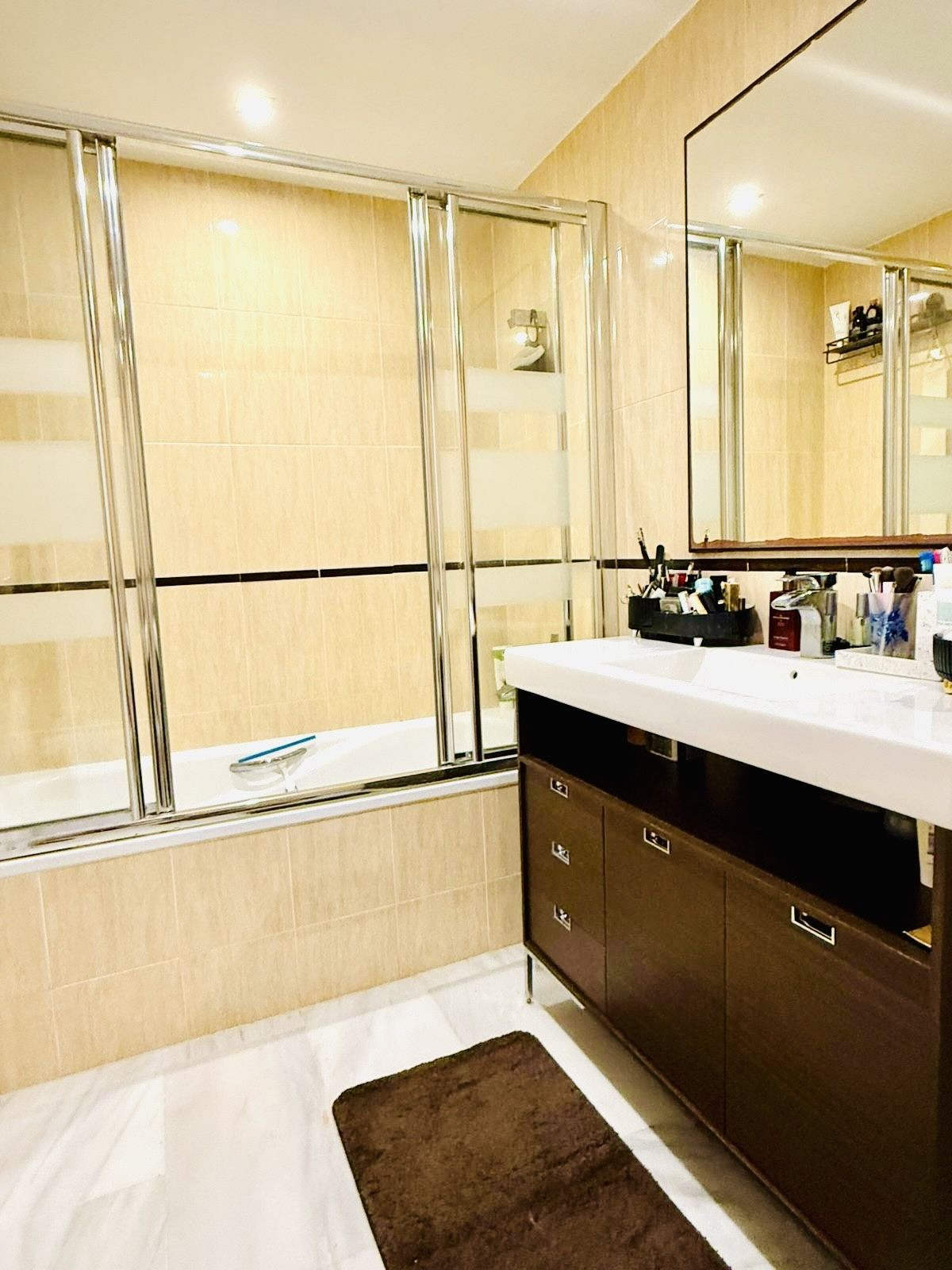 Middle Floor Apartment bilde 16