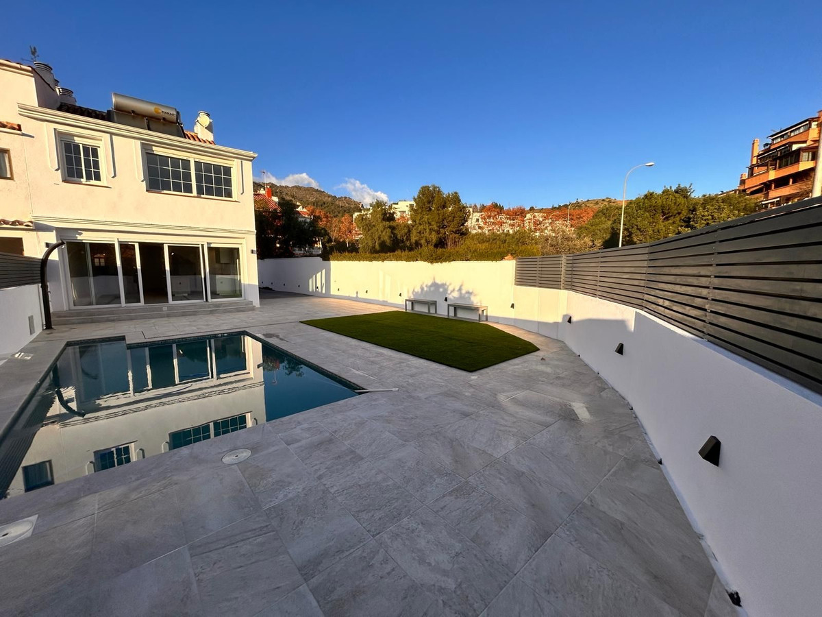 Detached Villa bilde 2