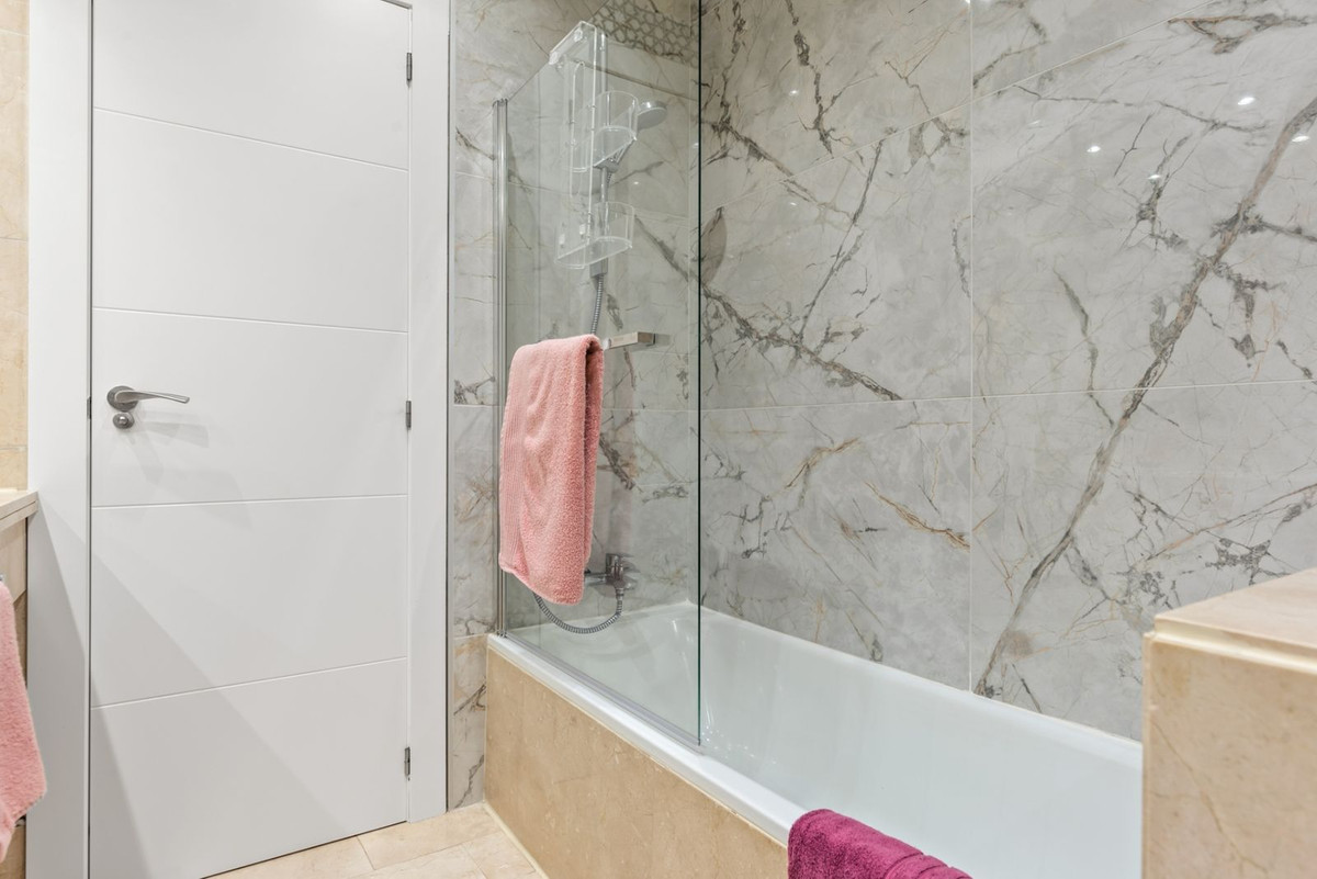 Middle Floor Apartment bilde 17