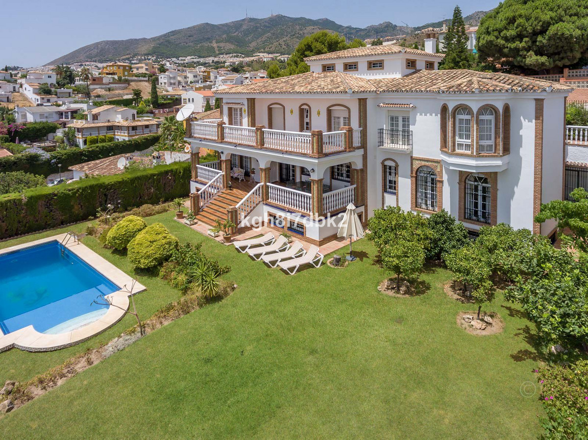 Detached Villa bilde 1
