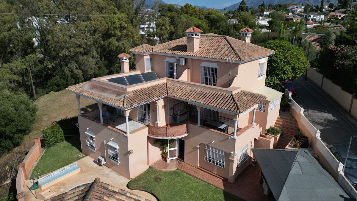 Detached Villa bilde 1